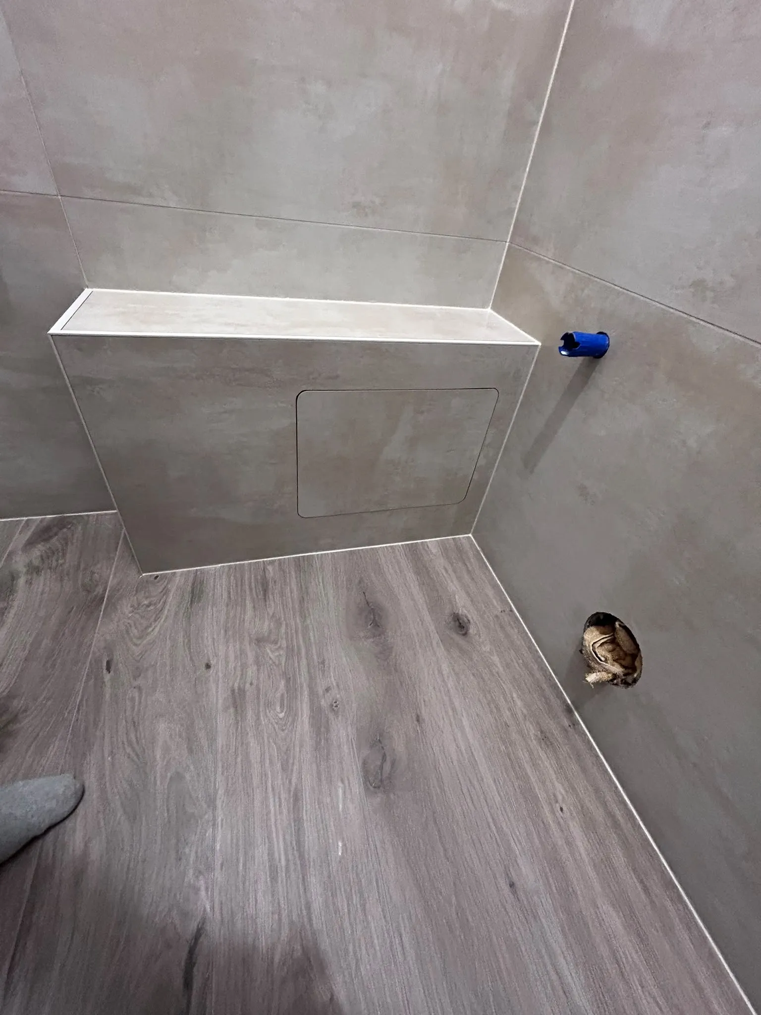Detail obkladu instalačního předstěnového modulu